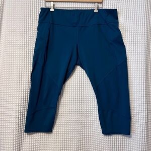 Athleta XL Teal Leggings Crop with Zip Side Stash Pockets and Mesh Details